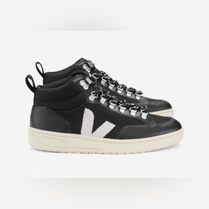 Veja high top in black, size 7.